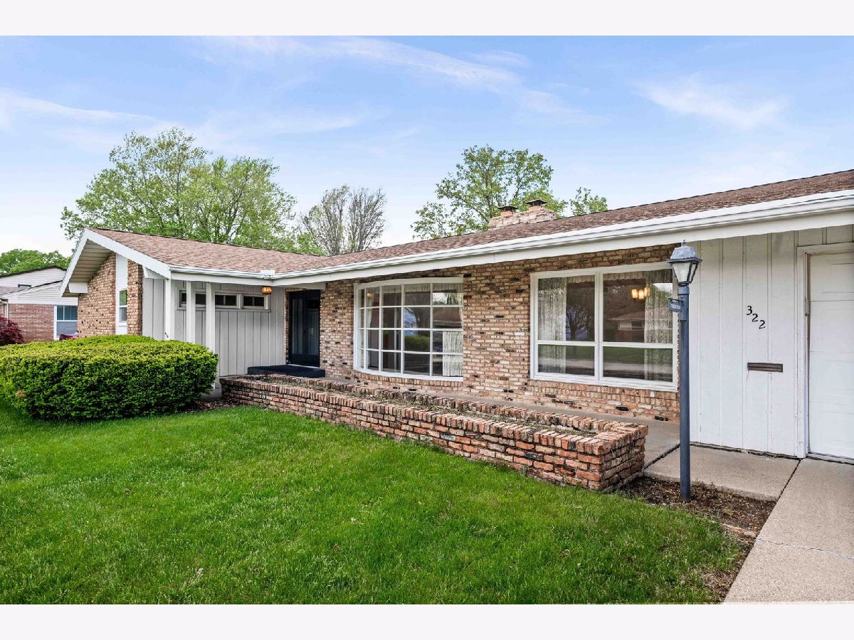 Homes & Condos & Townhomes Sold Fairway Knolls Bloomington Illinois, 322 Vista