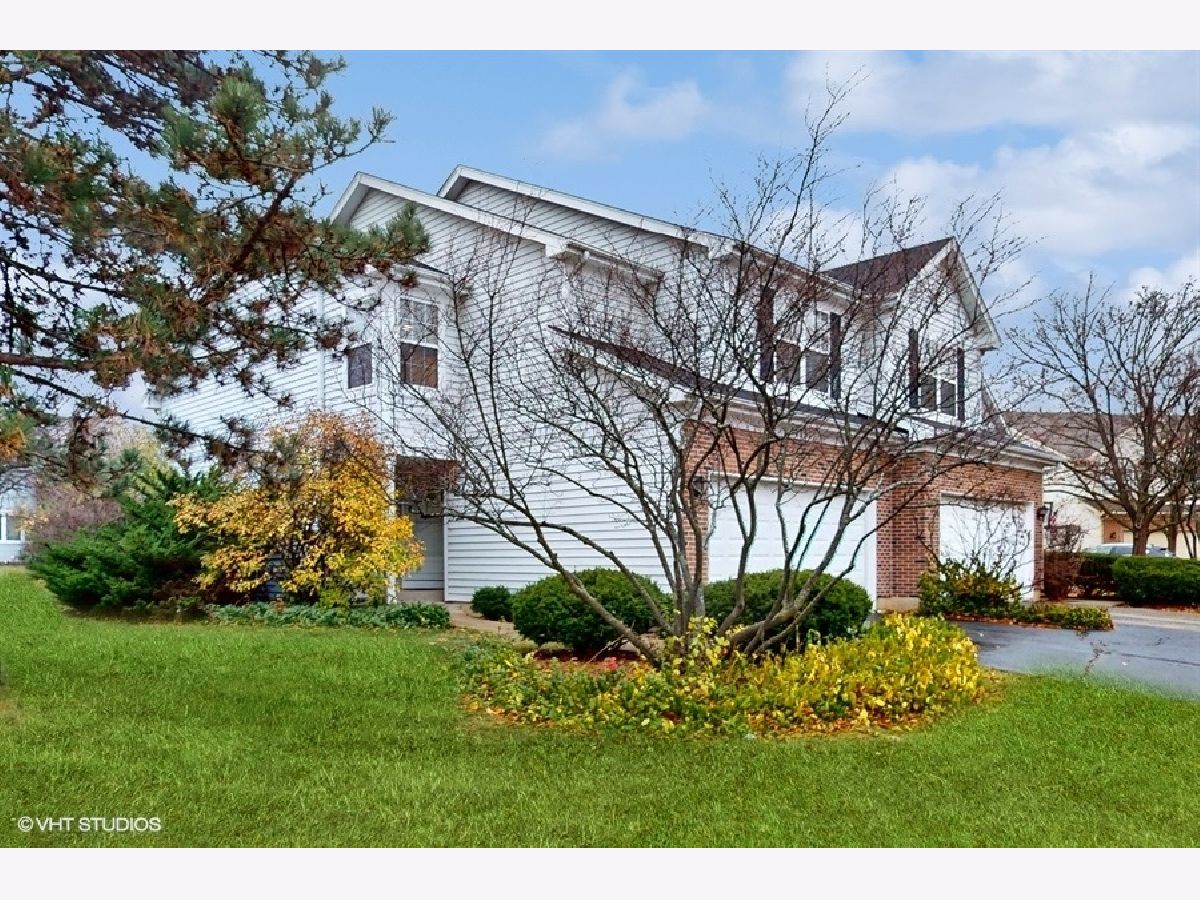 Townhomes & Condos & Homes Sold Lakewood Village Mundelein Illinois, 1751 Leeds