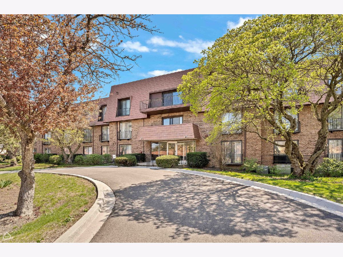 Condominiums Sold Normandy Hill Northbrook Illinois, 4000 Dundee