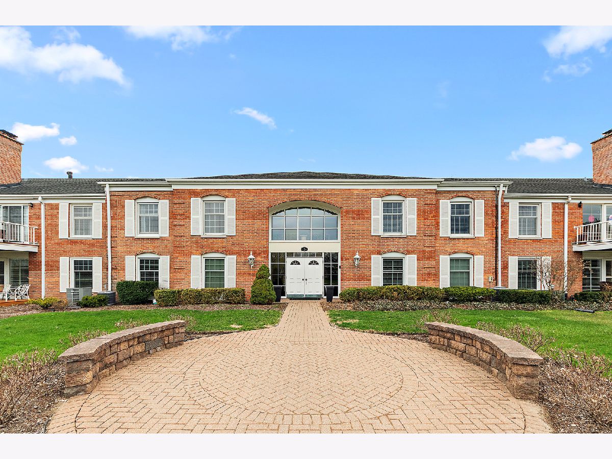 Condos & Townhomes & Homes Sold Carriage Way Burr Ridge Illinois, 120 Carriage Way