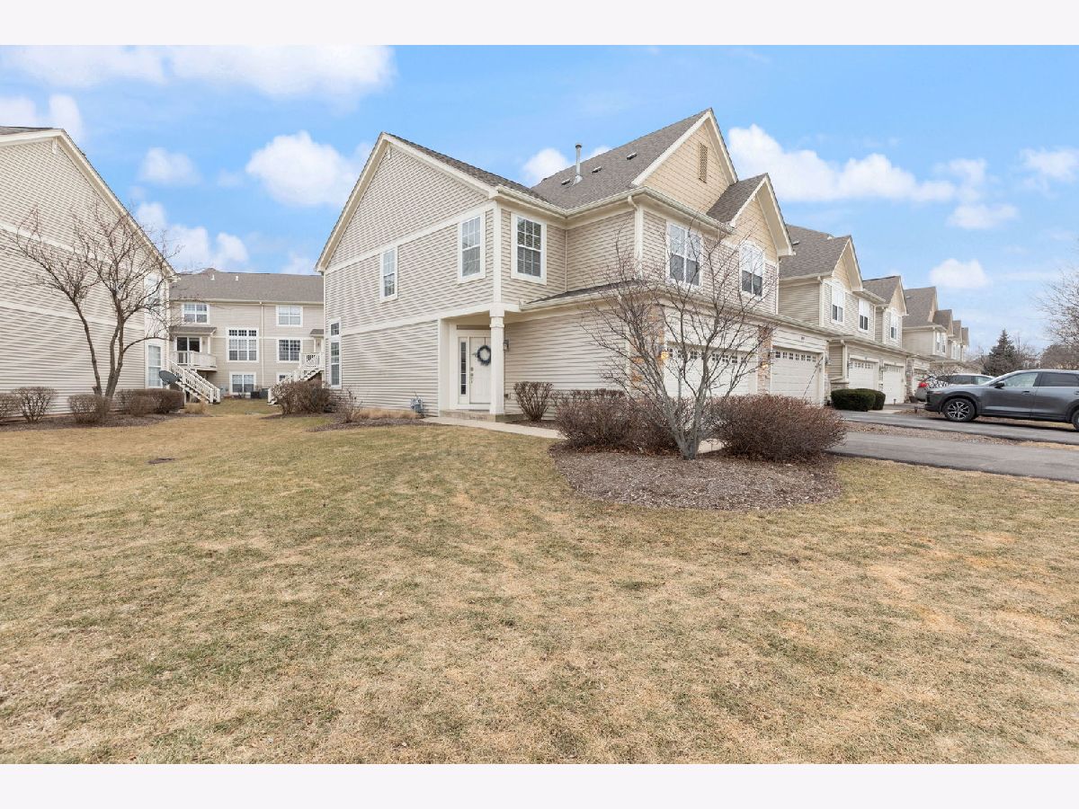 Townhomes Rented Woodland Lakes Aurora Illinois, 401 Vaughn