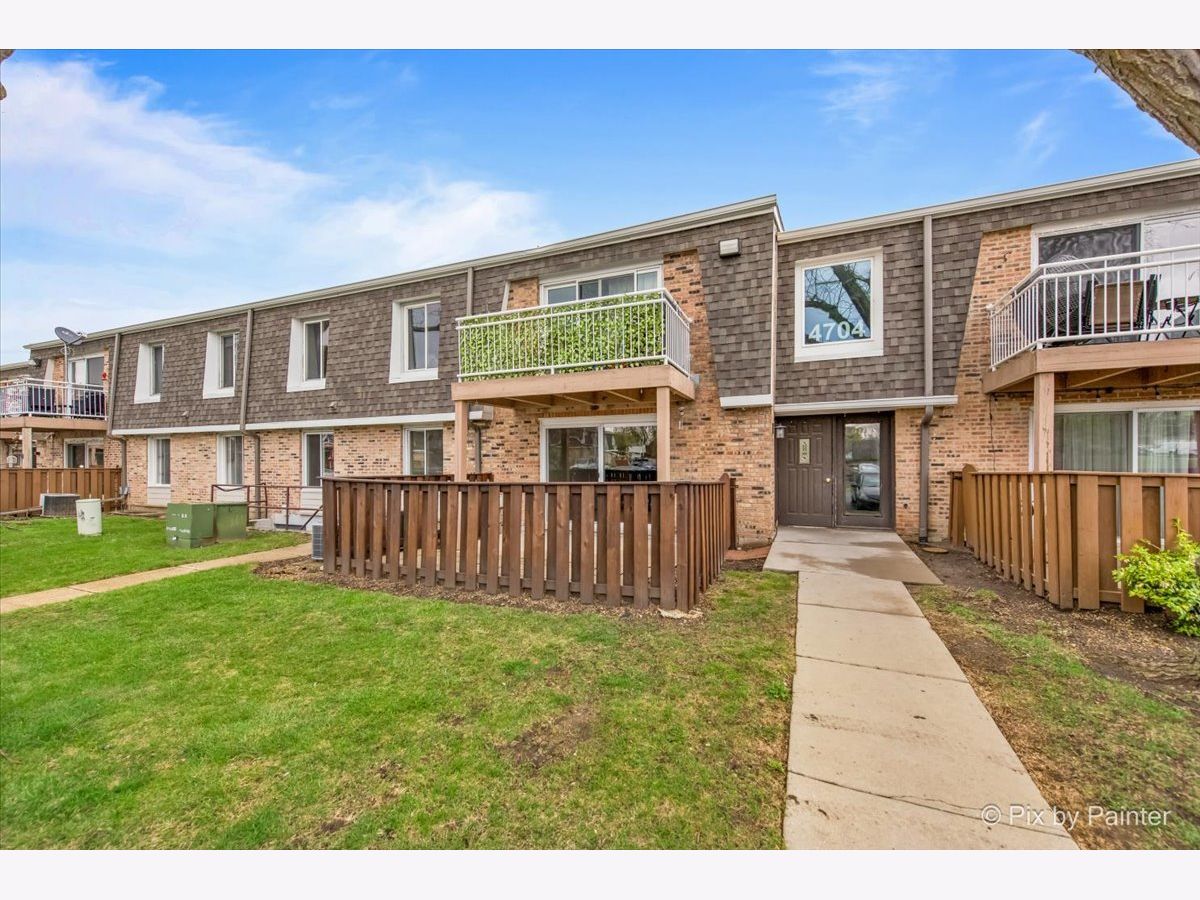 Condominiums Sold Kings Walk Rolling Meadows Illinois, 4704 Euclid
