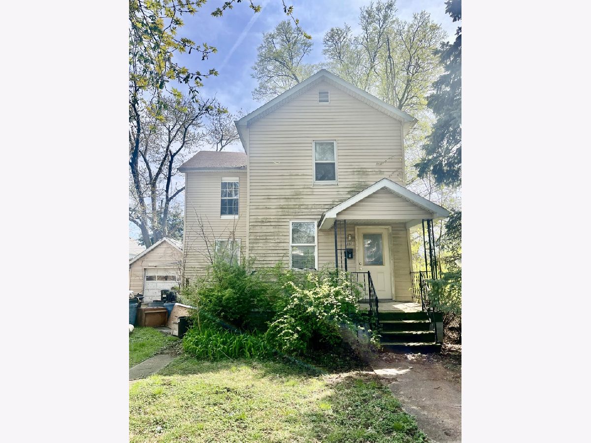 Homes & Condos & Townhomes Sold Dimmitts Grove Bloomington Illinois, 807 Olive