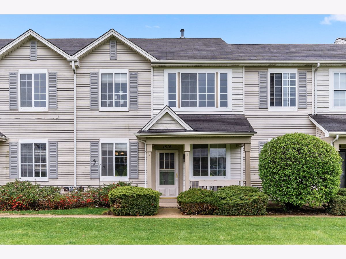 Homes & Townhomes & Condos Sold Wesglen Romeoville Illinois, 1516 Azalea