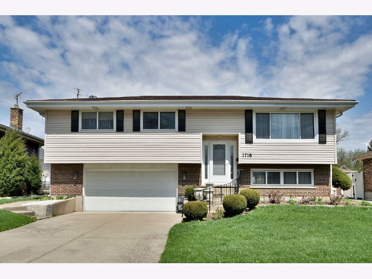 Homes Sold Green Ridge Addison Illinois, 1718 Woodland