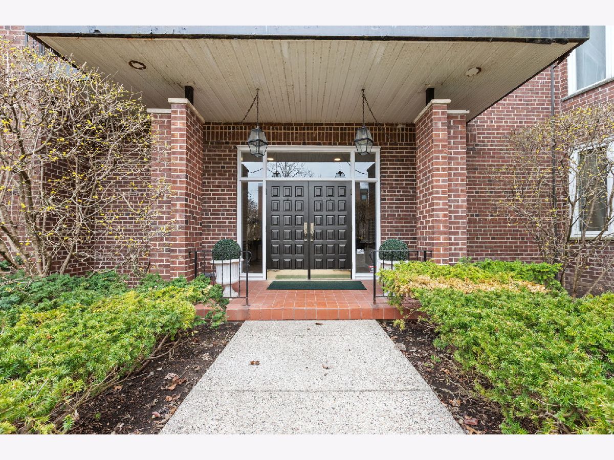 Condominiums Sold Crystal Point Lake Forest Illinois, 1290 Western