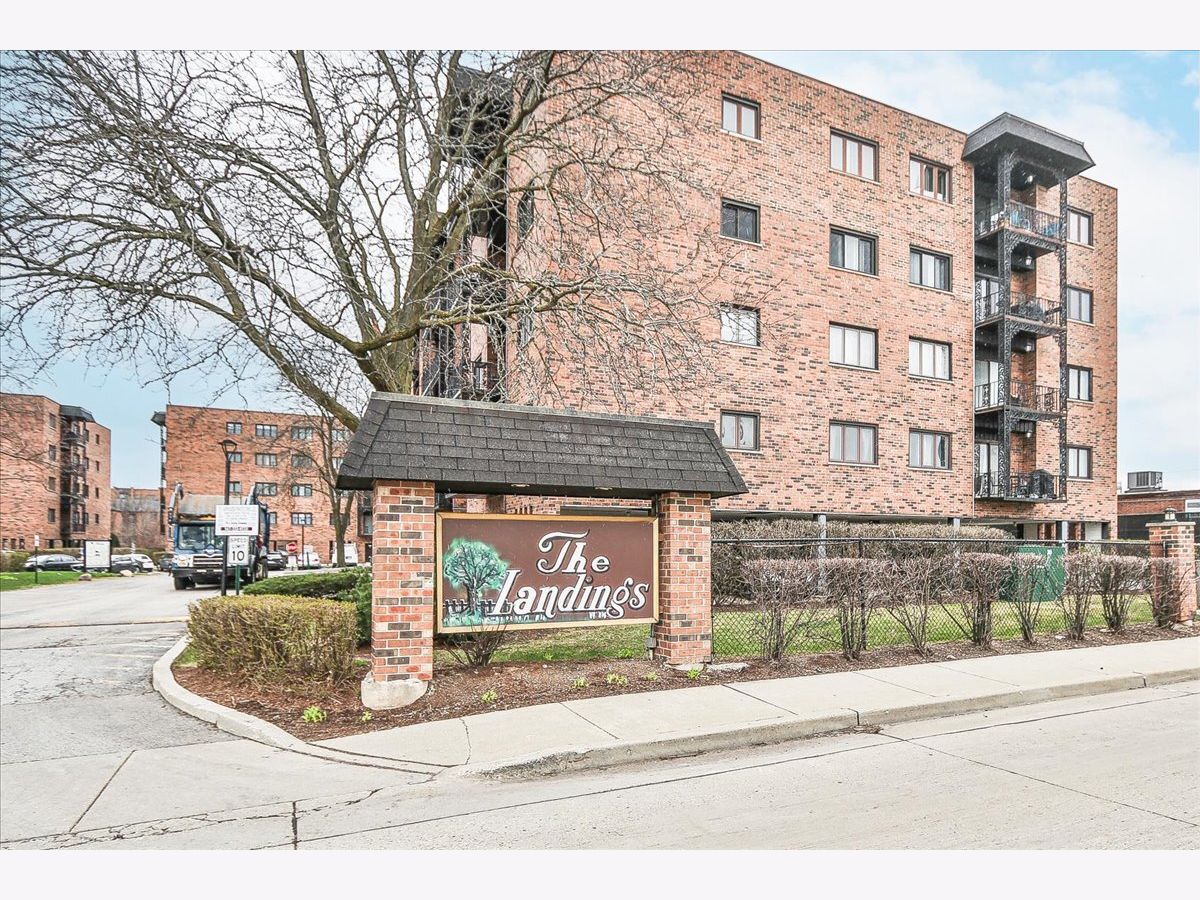 Condominiums Sold Landings Des Plaines Illinois, 9375 Landings
