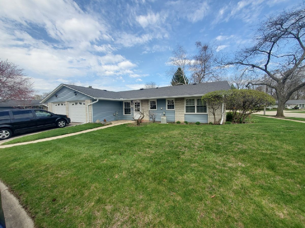 Townhomes & Condos Sold Leisure Village Fox Lake Illinois, 7412 Chevy Chase