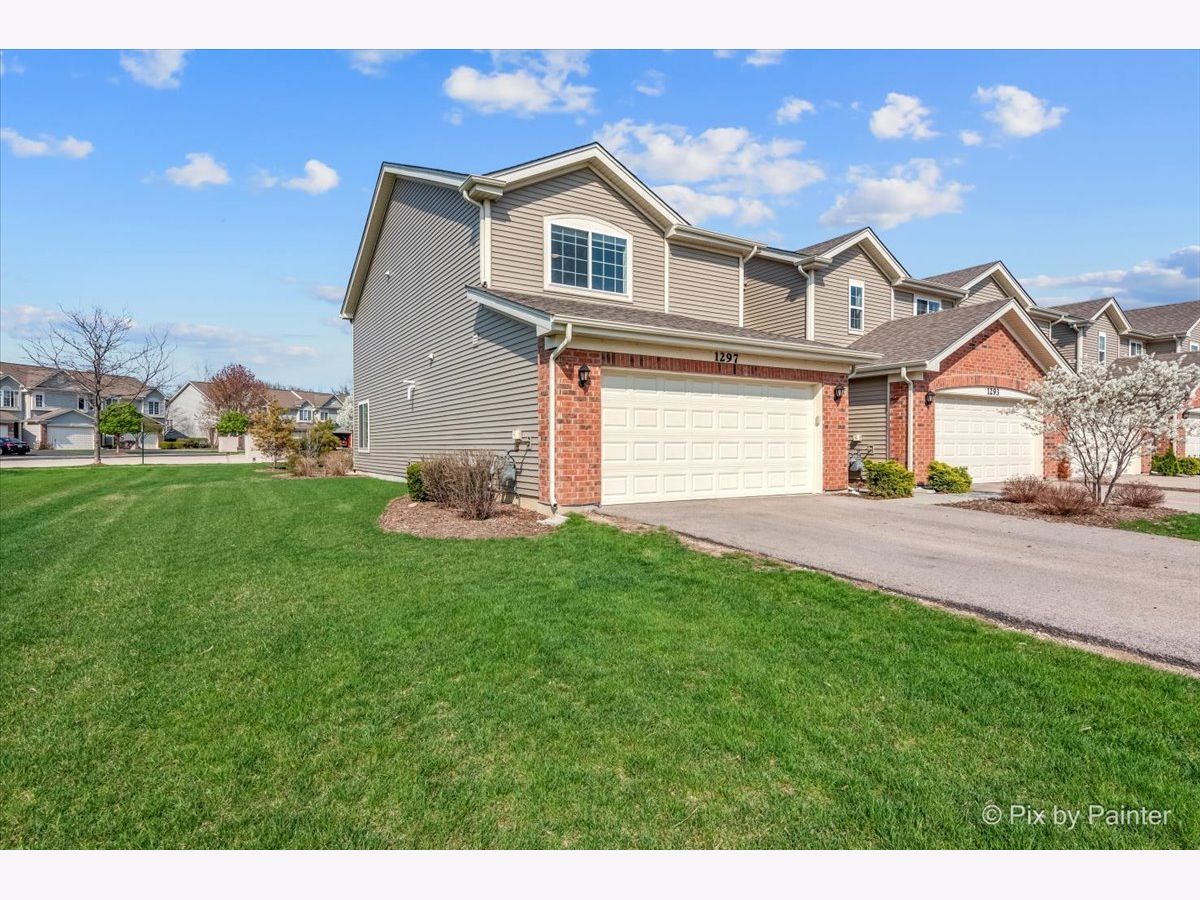 Townhomes Sold West Lake Cary Illinois, 1297 West Lake