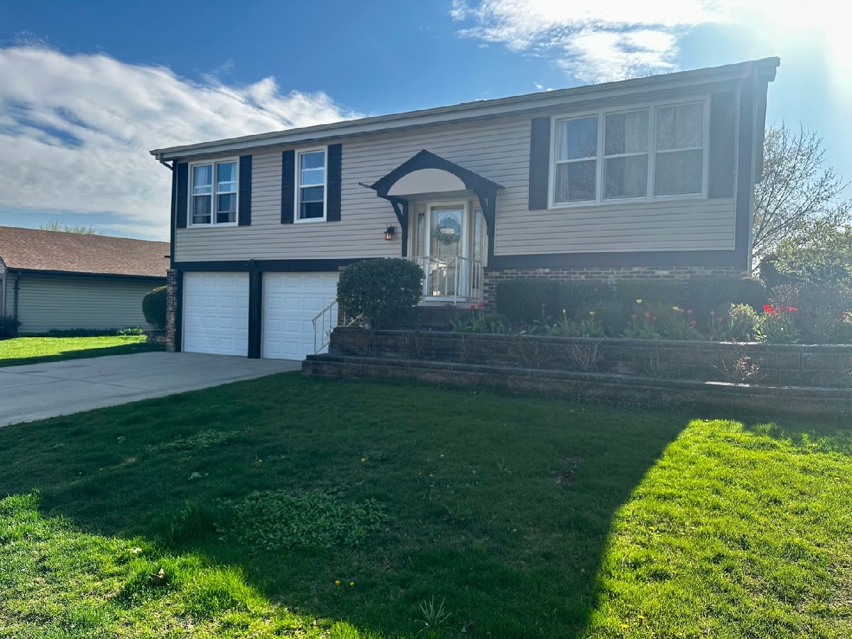 Townhomes & Condos & Homes Rented Westlake Bloomingdale Illinois, 305 Sutherland