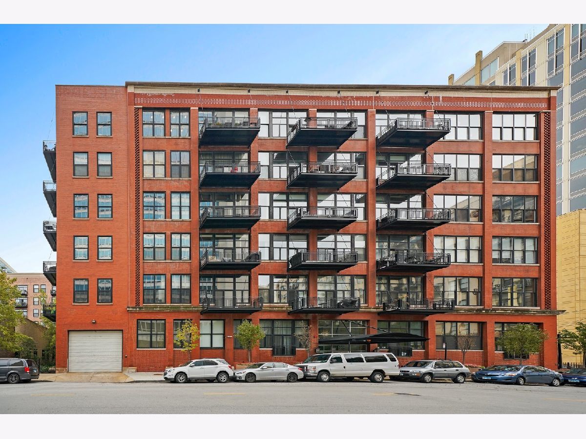 Condominiums Rented River North Commons Chicago Illinois, 525 Superior