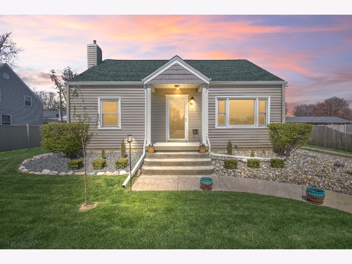 Homes For Sale Eastgate Bloomington Illinois, 2110 Oakland Avenue