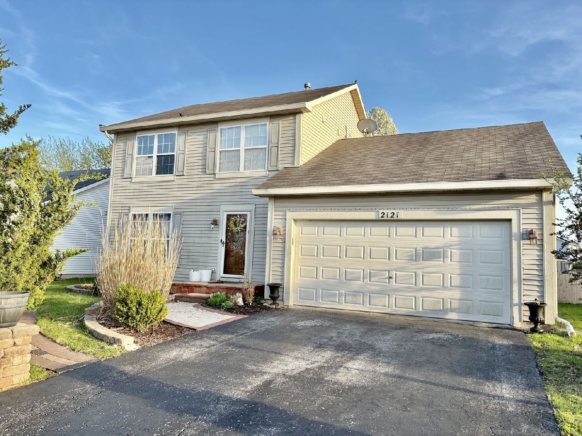 Townhomes & Homes Sold Lakewood Creek Montgomery Illinois, 2121 Kathleen