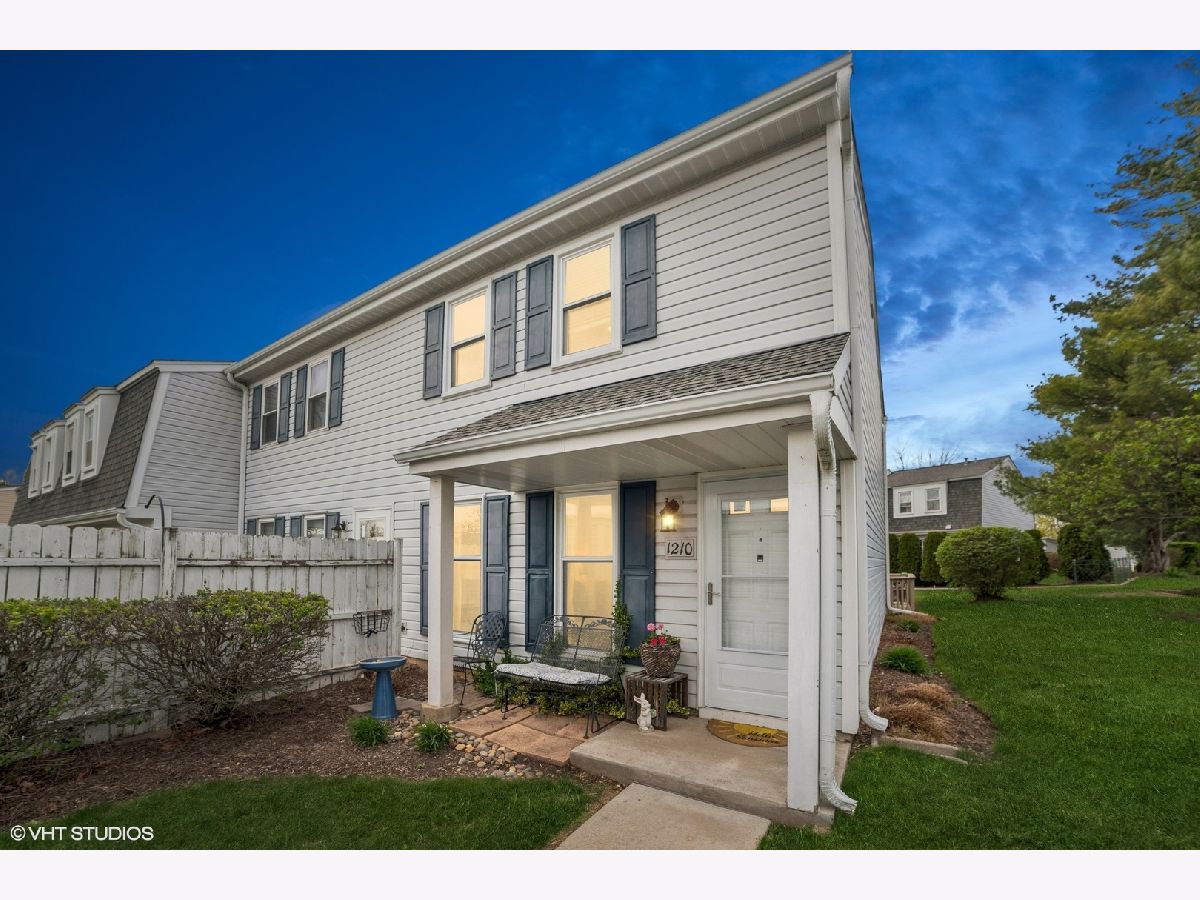 Homes & Condos & Townhomes Sold Waterbury Roselle Illinois, 1210 Churchill