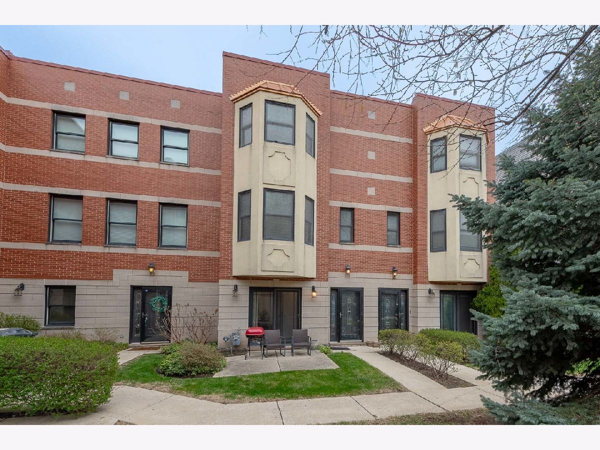 Townhomes Sold Adams Place Chicago Illinois, 2340 Adams