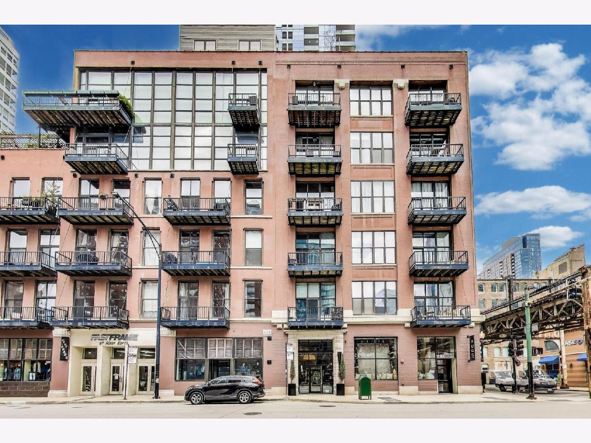Condos & Townhomes & Homes Sold River North Chicago Illinois, 300 Grand