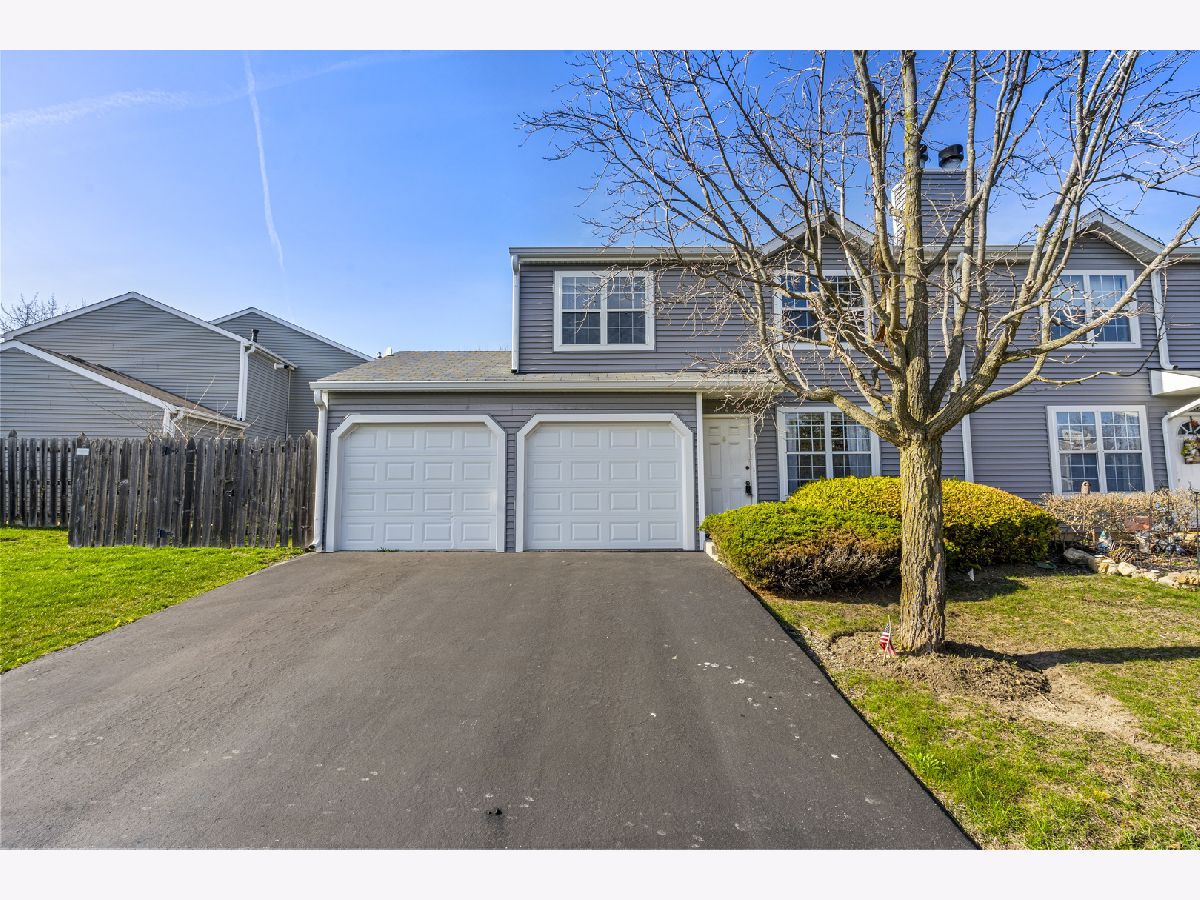 Townhomes & Homes Sold Countryside Hills Round Lake Beach Illinois, 434 Meadow Hill