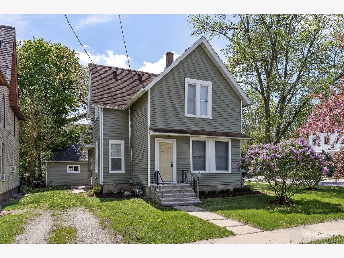  Rented Elgin Illinois, 121 Washburn