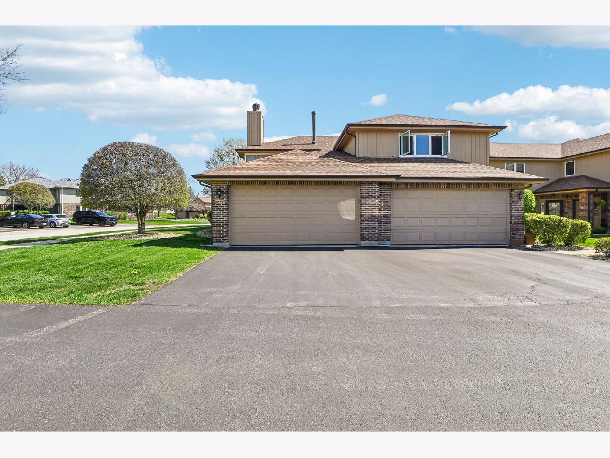 Townhomes & Condos Sold Silver Lake Villas Orland Park Illinois, 8959 Dublin