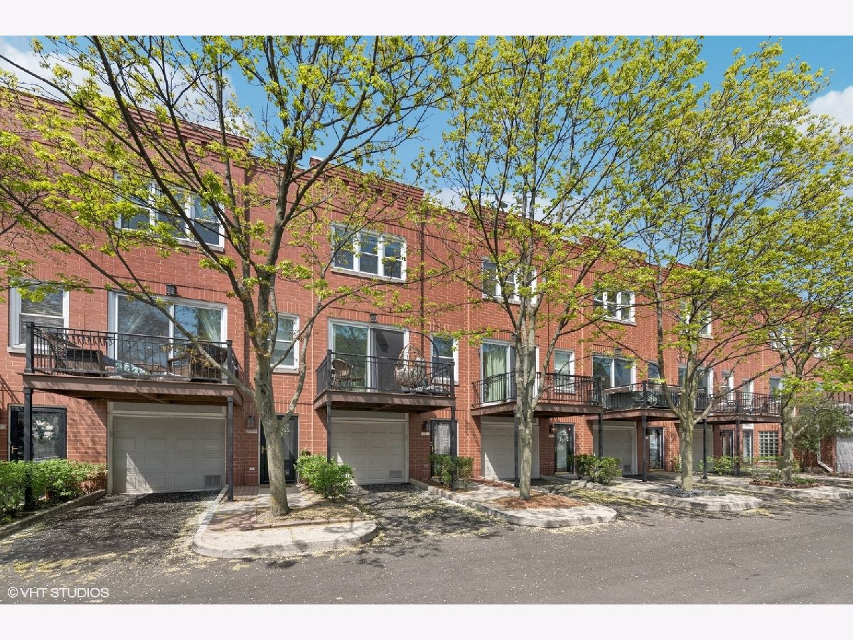 Townhomes & Condos & Homes Sold Landmark Village Chicago Illinois, 2835 Wolcott