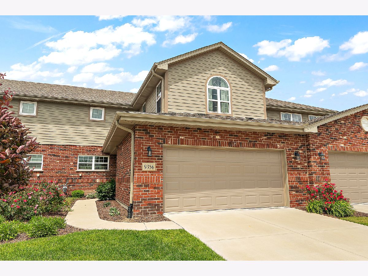 Townhomes & Homes Sold Brookside Meadows Tinley Park Illinois, 9356 Parkwood