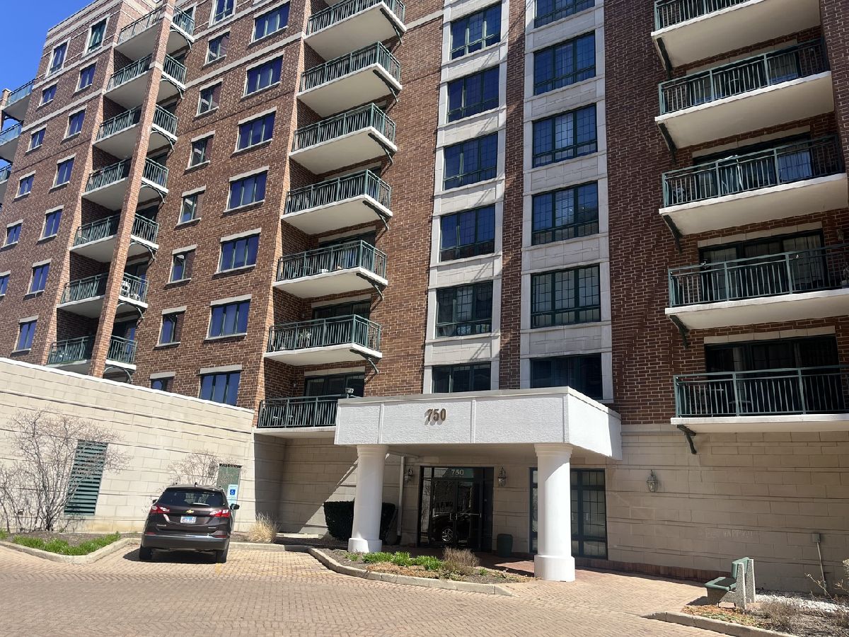 Condominiums Rented Library Courte Des Plaines Illinois, 750 Pearson