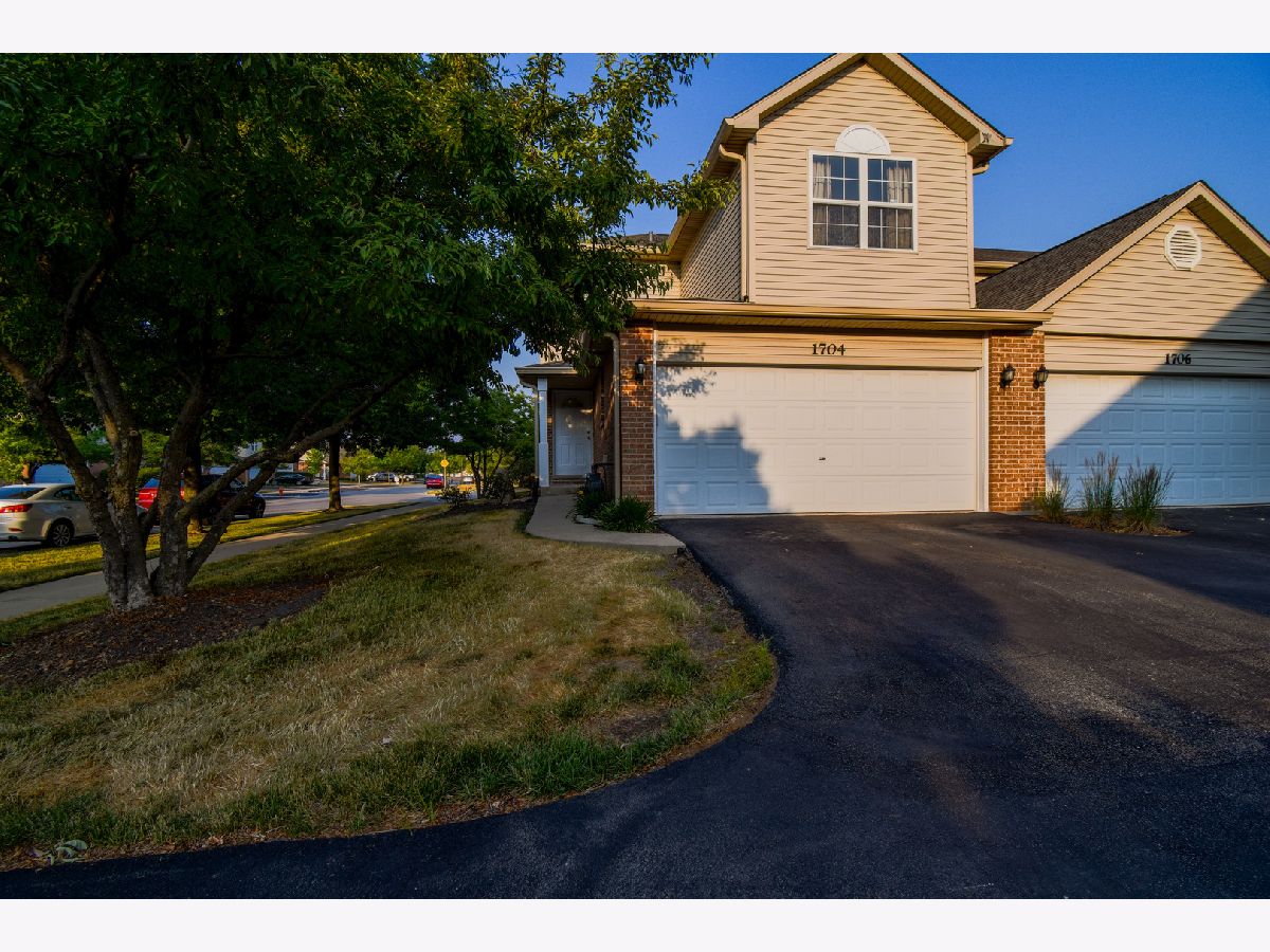 Townhomes Rented Riverbrook West Naperville Illinois, 1704 Windward