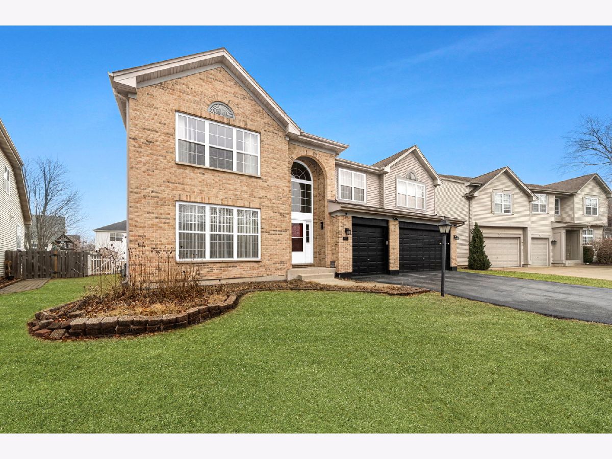 Homes & Townhomes & Condos Sold Kimball Farms Carpentersville Illinois, 4711 Windridge