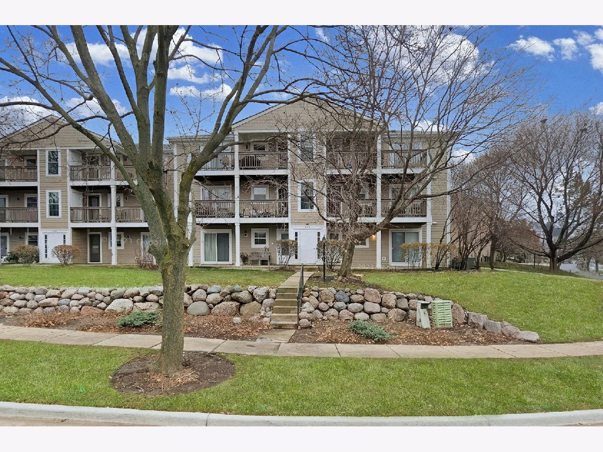 Condominiums Sold Cambridge Green Libertyville Illinois, 104 Winchester