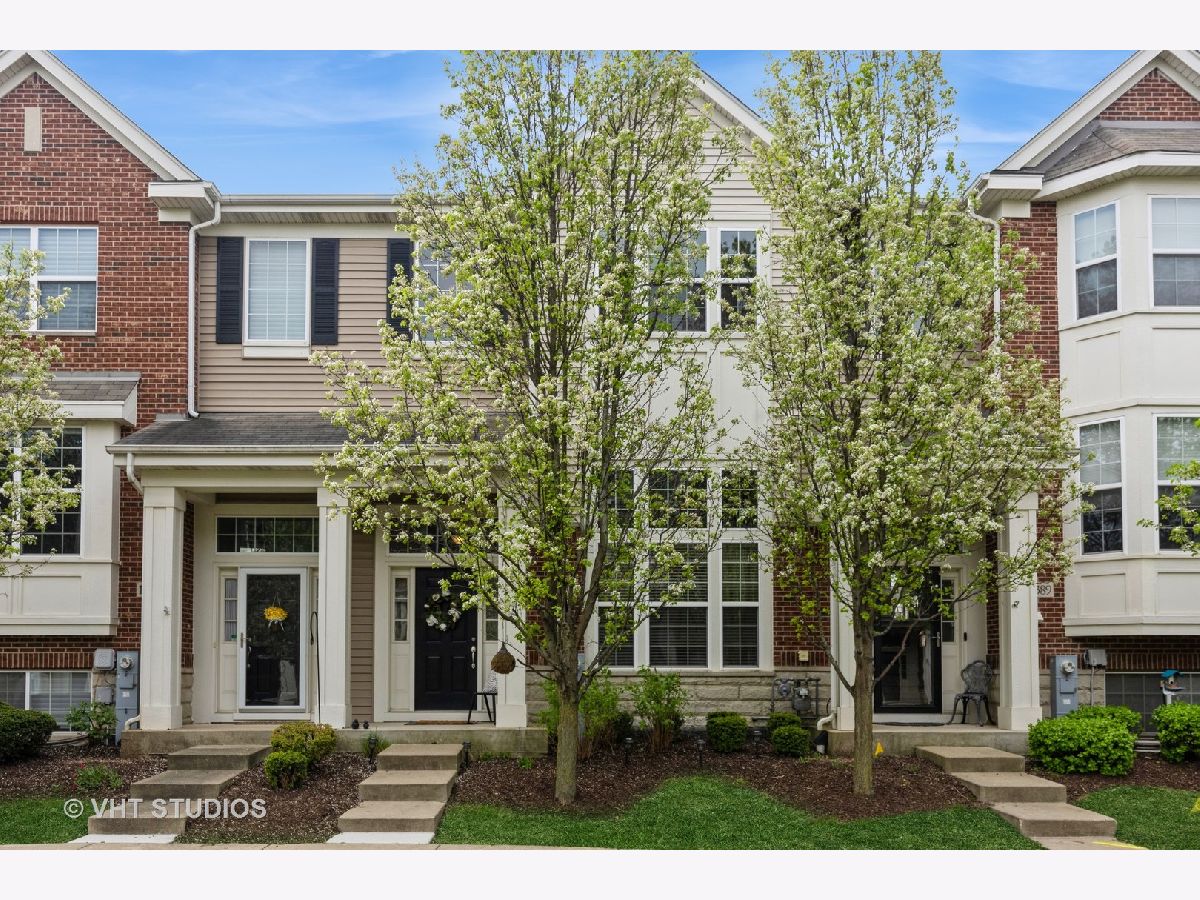 Townhomes Sold Sheffield Square Orland Park Illinois, 15391 Silver Bell