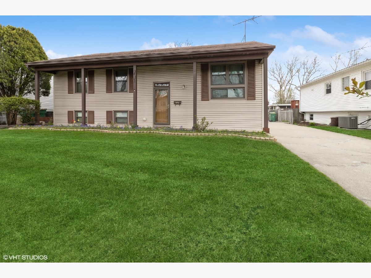 Homes Sold Hollywood Ridge Wheeling Illinois, 1096 Valley Stream