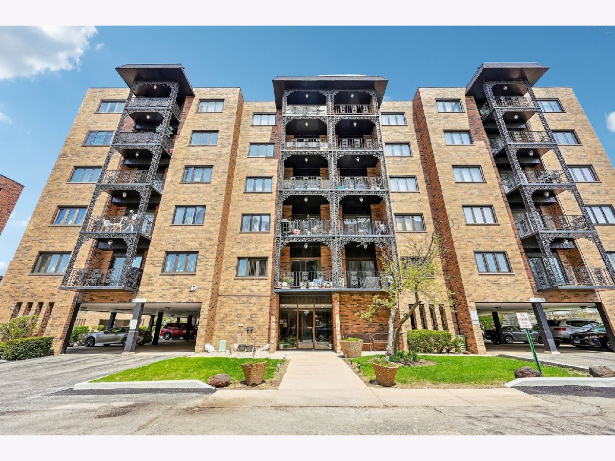 Condominiums Sold Landings Des Plaines Illinois, 9332 Landings