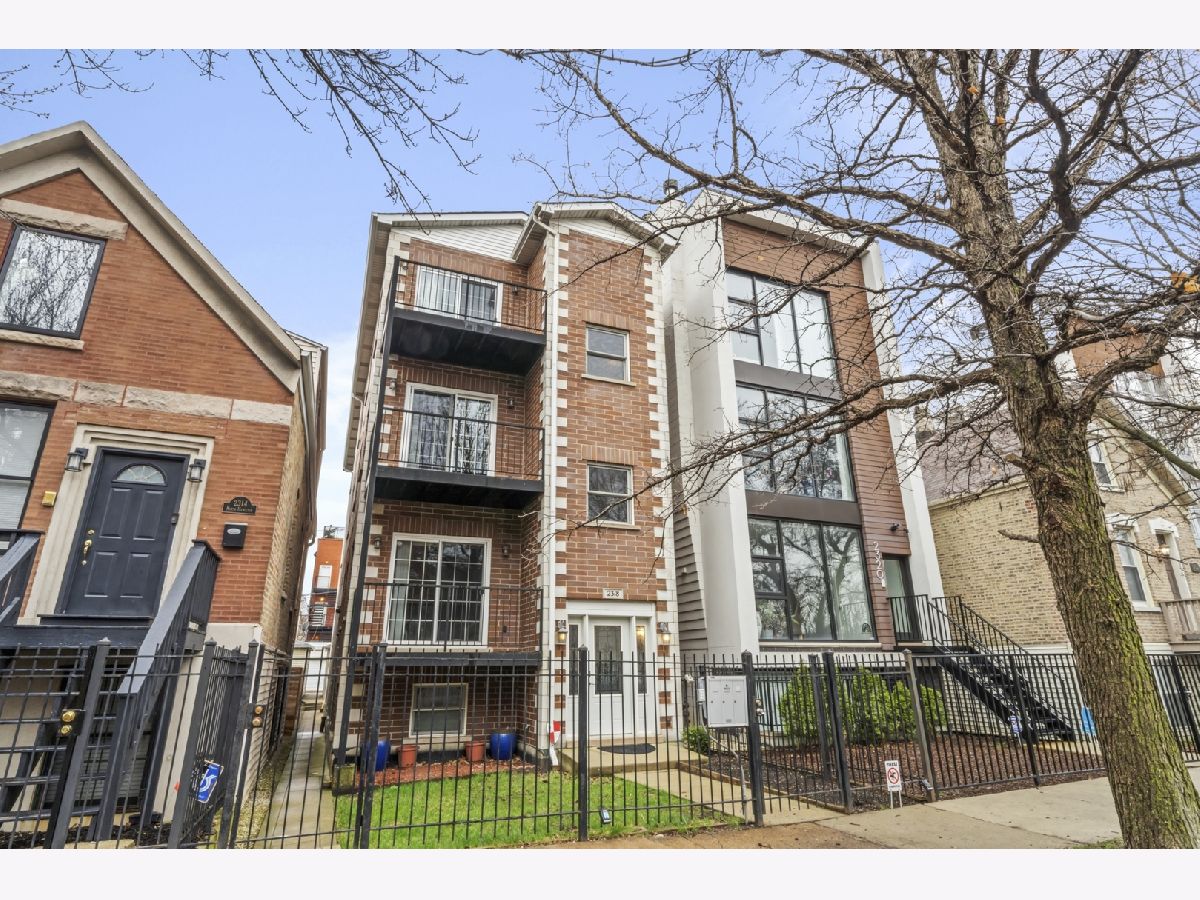 Condos & Townhomes & Homes Rented Bucktown Chicago Illinois, 2318 Hamilton