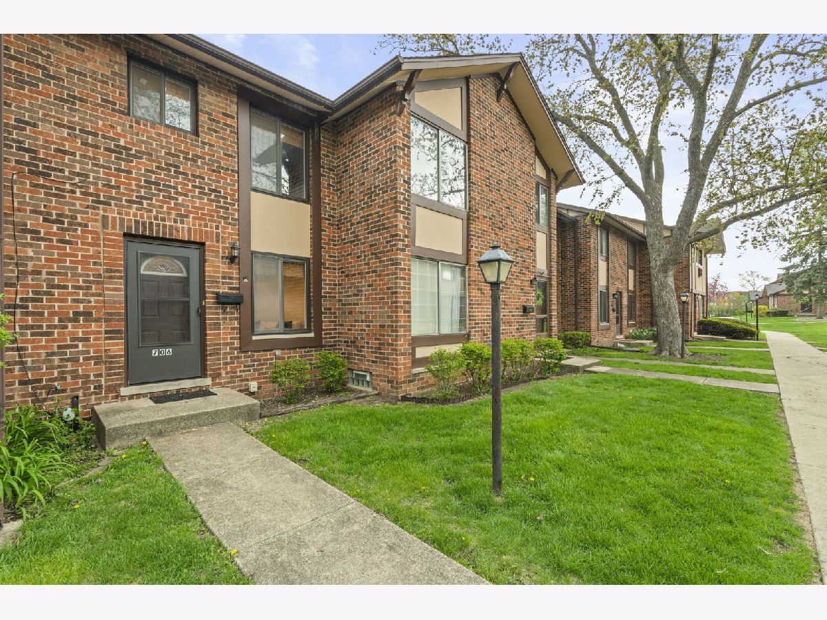 Townhomes & Condos Sold Brandywine Villa Park Illinois, 17W706 Kirkland