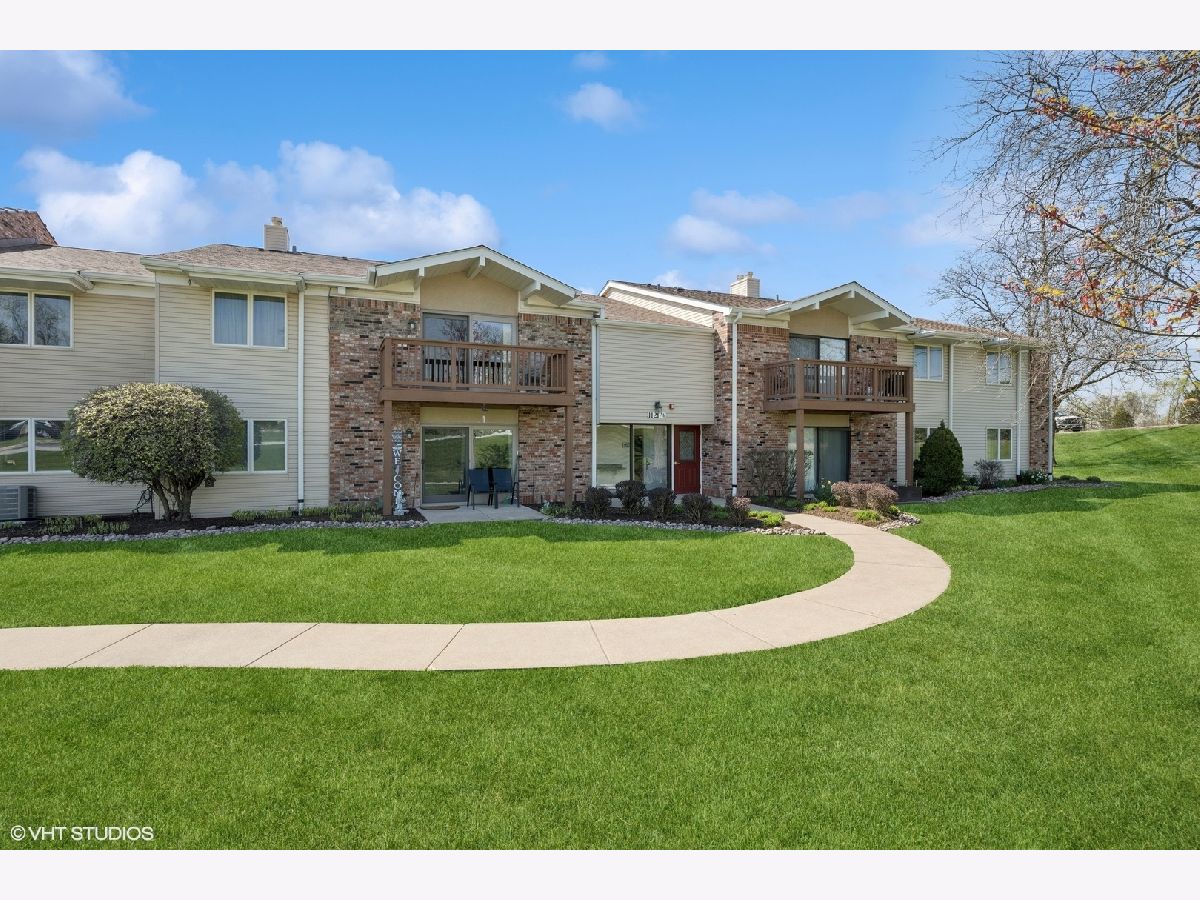 Homes & Condominiums Rented Hinswood Darien Illinois, 1121-W Hinswood