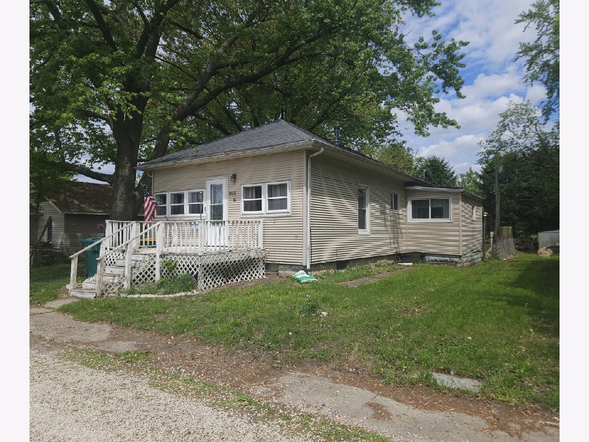  For Sale Villa Grove Illinois, 303 Spruce Street