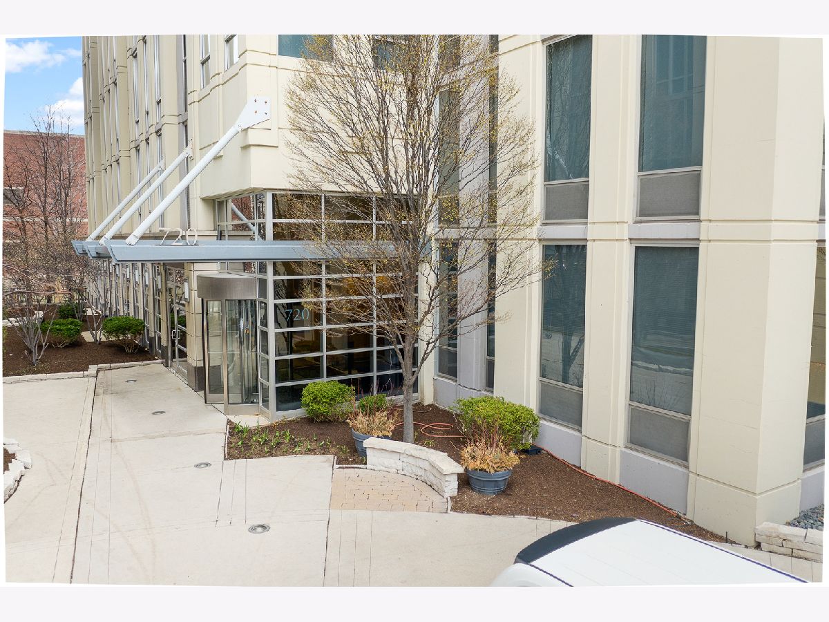 Condominiums Rented Two River Place Chicago Illinois, 720 Larrabee