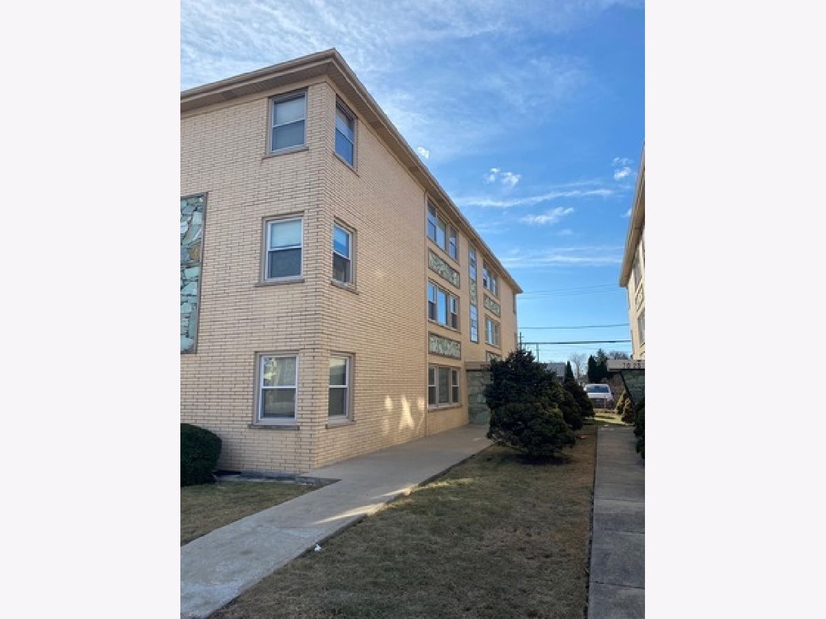 Rented Chicago Illinois, 7021 Belmont
