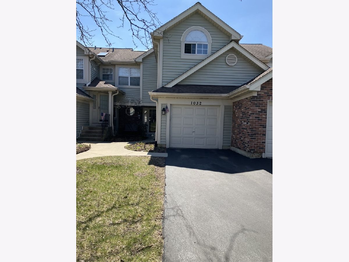 Townhomes & Condos Sold Bennington On The Lake Carol Stream Illinois, 1032 Rockport