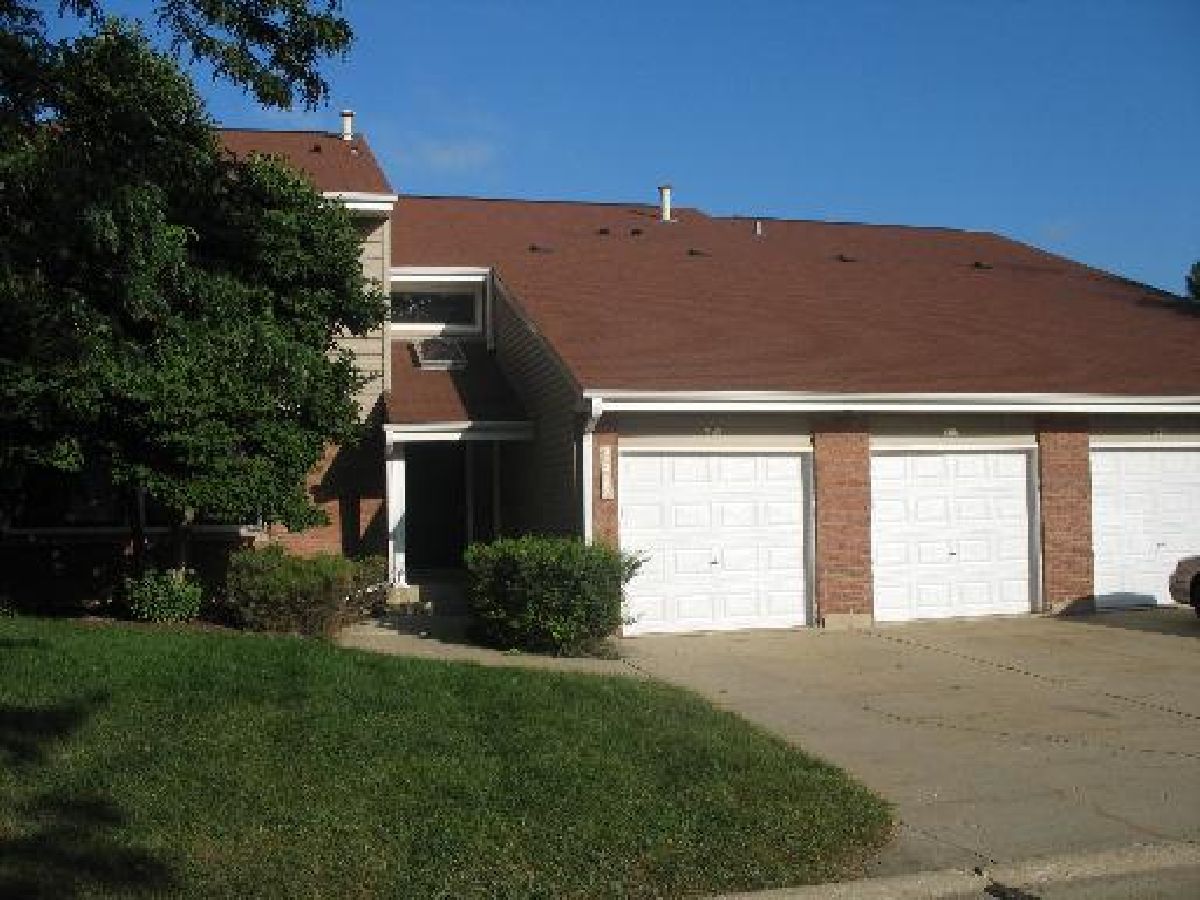 Townhomes & Condos Rented Hidden Lake Village Buffalo Grove Illinois, 995 Pinetree