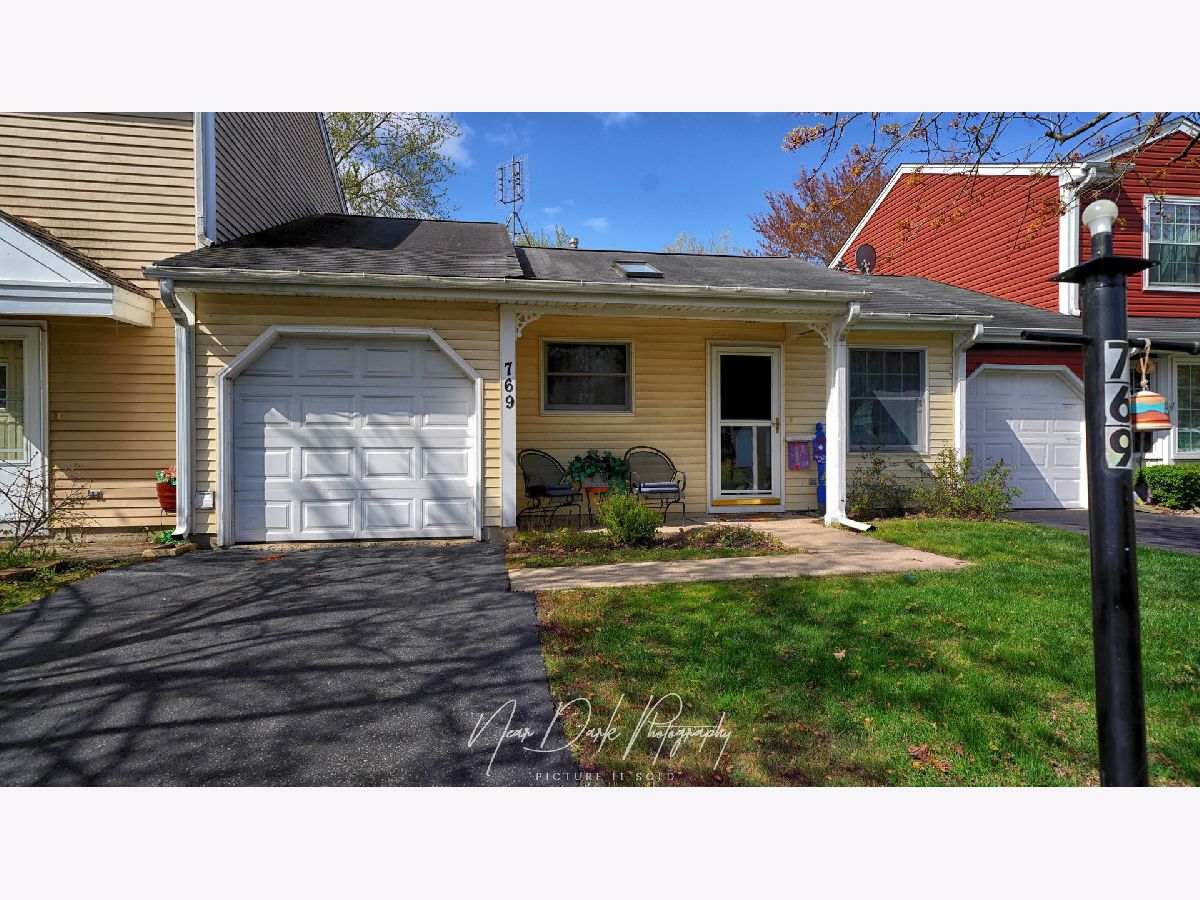 Townhomes Sold Nantucket Village Island Lake Illinois, 769 Nantucket