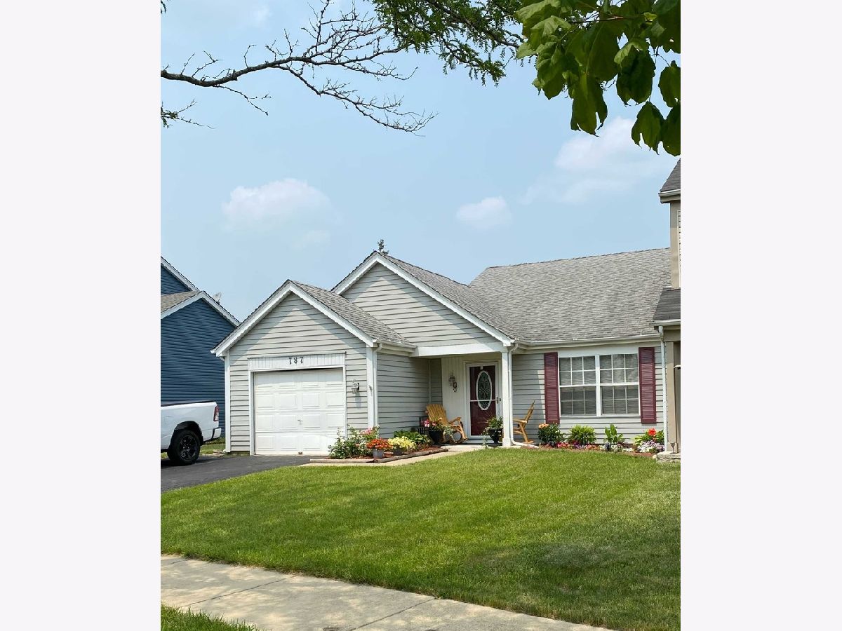 Townhomes & Homes Sold Cambridge Pointe Carol Stream Illinois, 787 Stanford