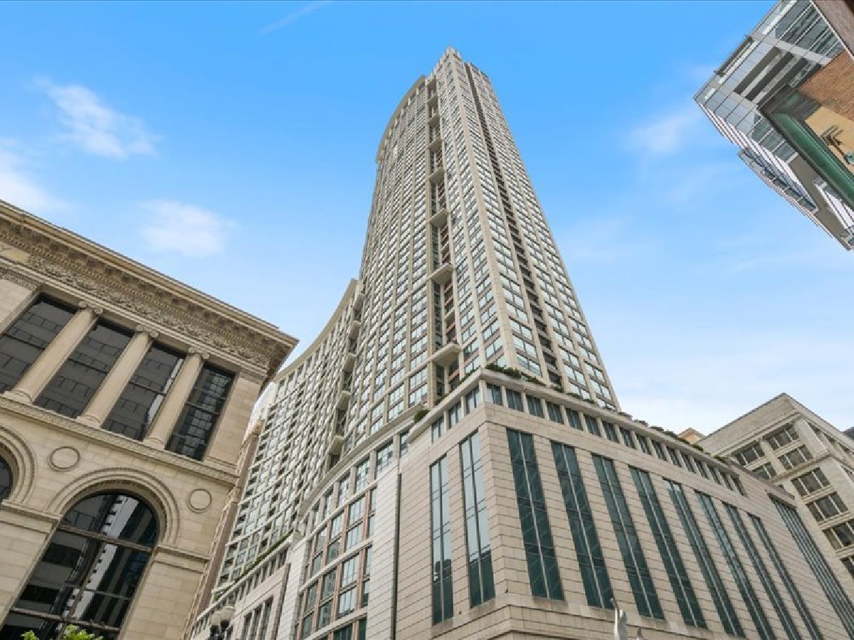  For Sale Chicago Illinois, 130 Garland Court