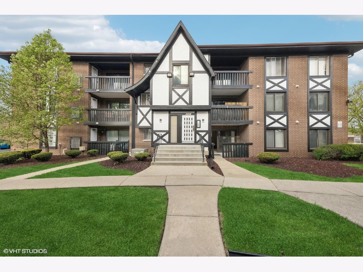 Condominiums Sold Regal Chateau Crestwood Illinois, 13615 Lamon