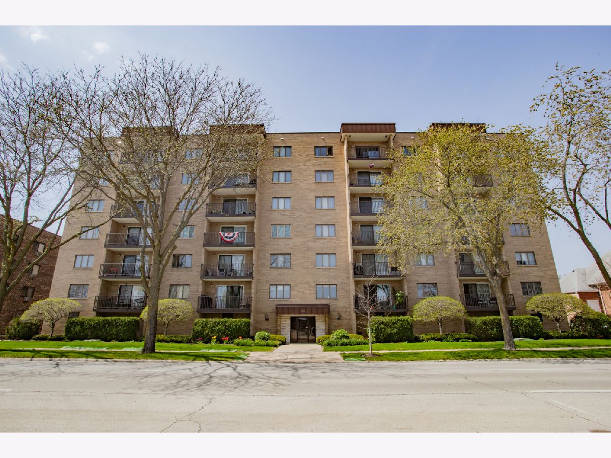 Condominiums Sold Graceland Terrace Des Plaines Illinois, 700 Graceland