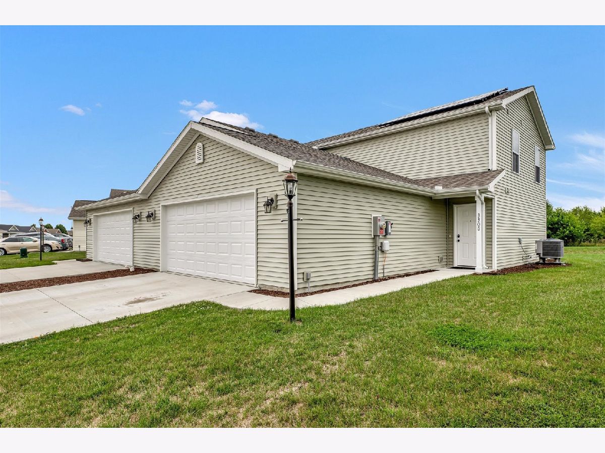 Homes & Condominiums Rented Boulder Ridge Champaign Illinois, 3315 Boulder Ridge