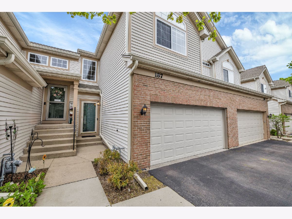 Townhomes & Condos Sold Southwicke Streamwood Illinois, 187 Southwicke