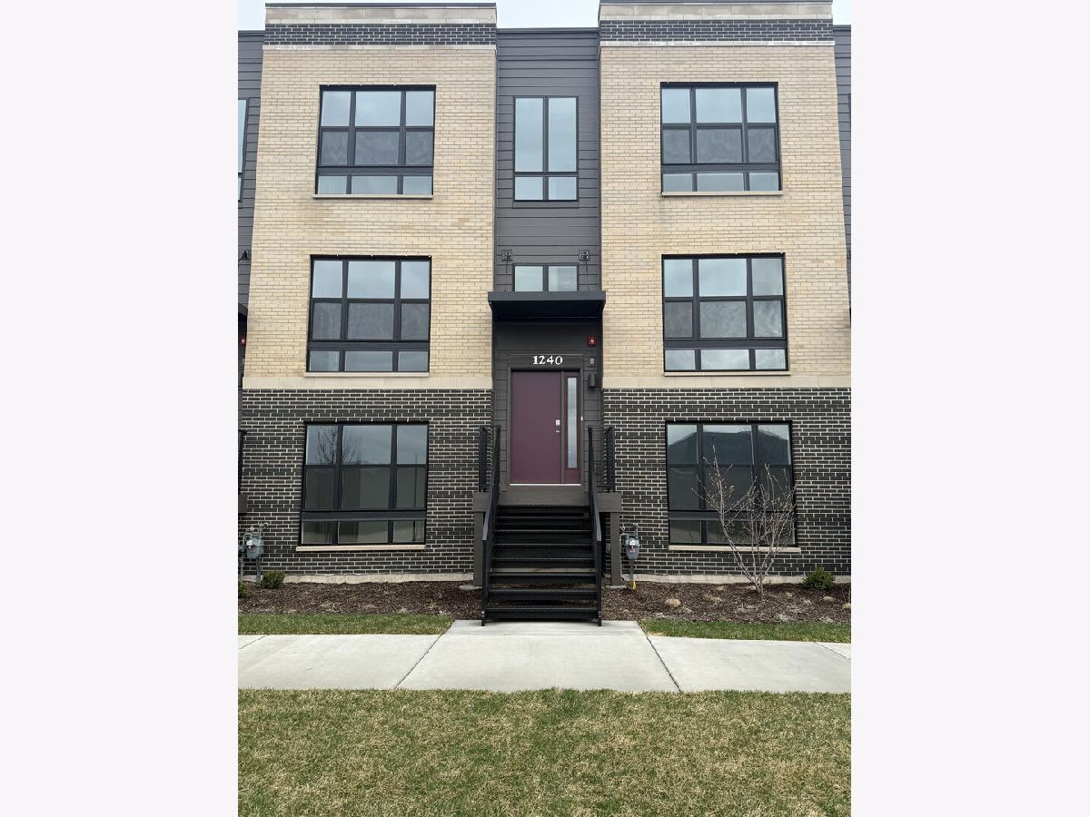 Condos & Townhomes Rented Northgate At Veridian Schaumburg Illinois, 1240 Landmark