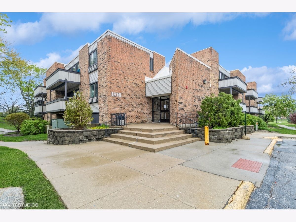 Condominiums Sold Lakeside At Walden Schaumburg Illinois, 1810 Hemlock