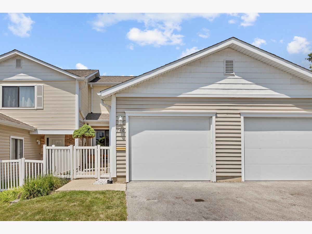 Townhomes & Condos Rented Dunbar Lakes Schaumburg Illinois, 740 Lakeview